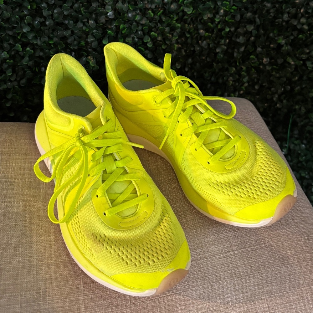 Lululemon Athletica Chargefeel Low Women’s Workout Shoe Size 9 Highlight Yellow